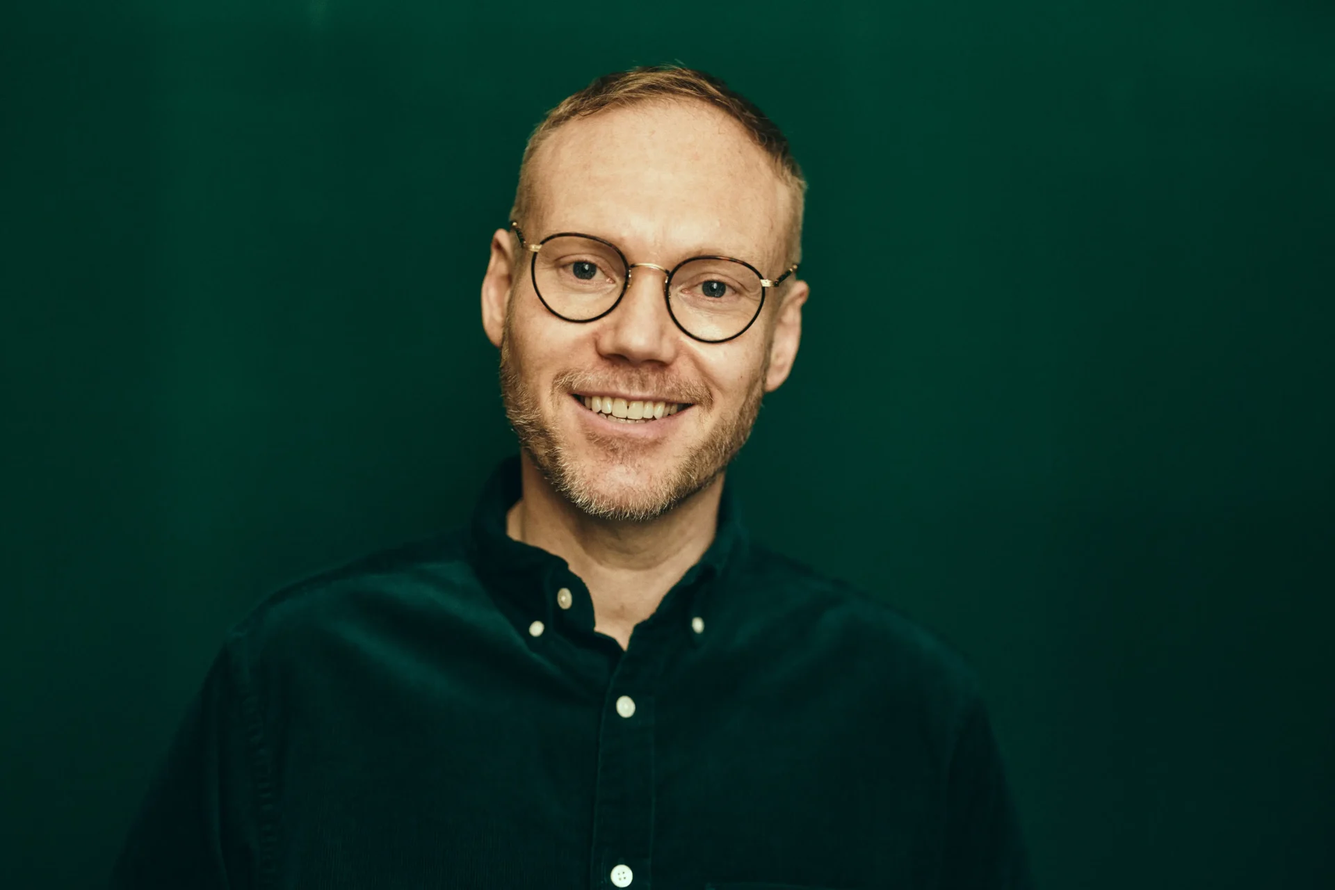 Portrait of Professor Tommy smiling.