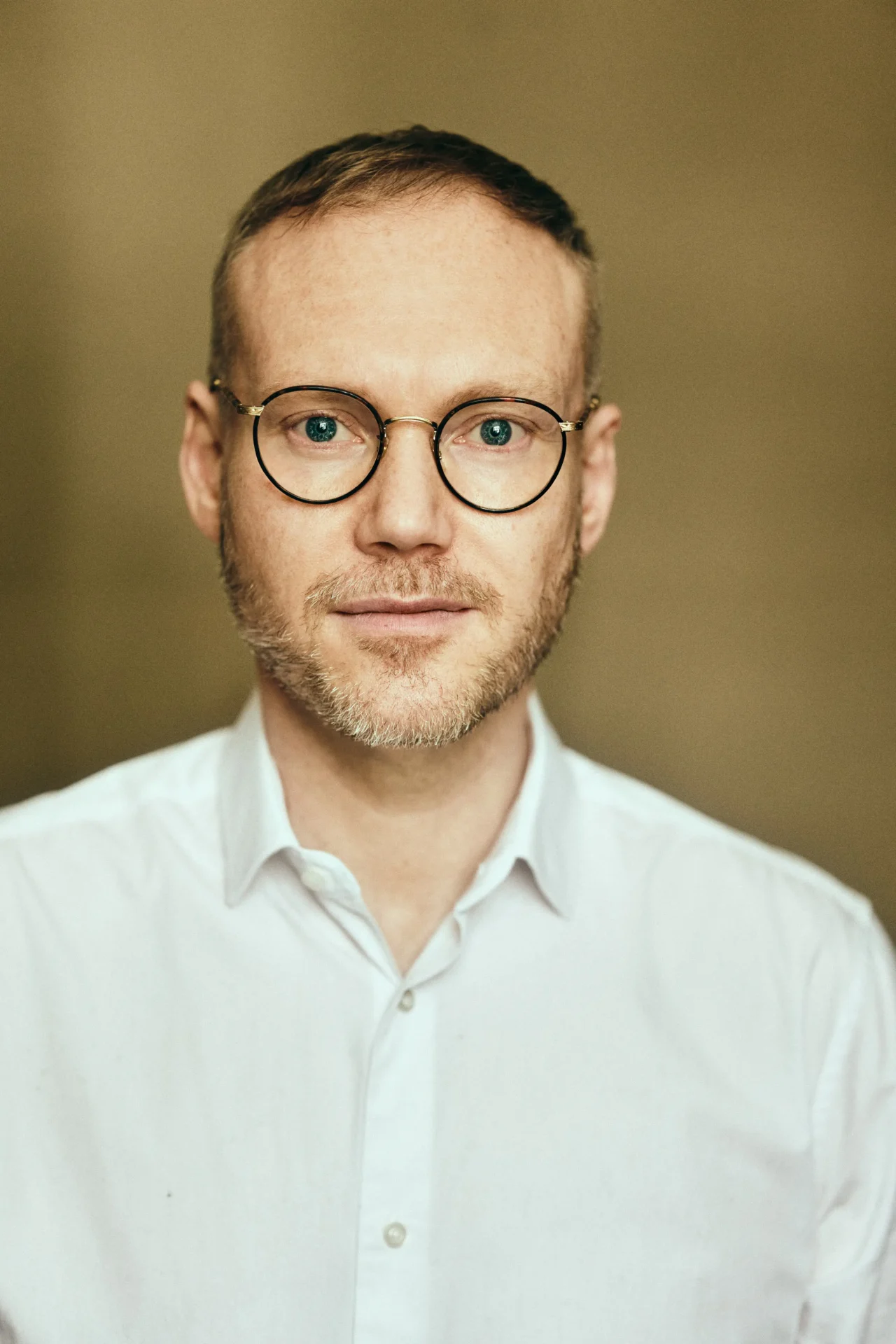 Portrait of Professor Tommy, counsellor, psychotherapist and ADHD coach